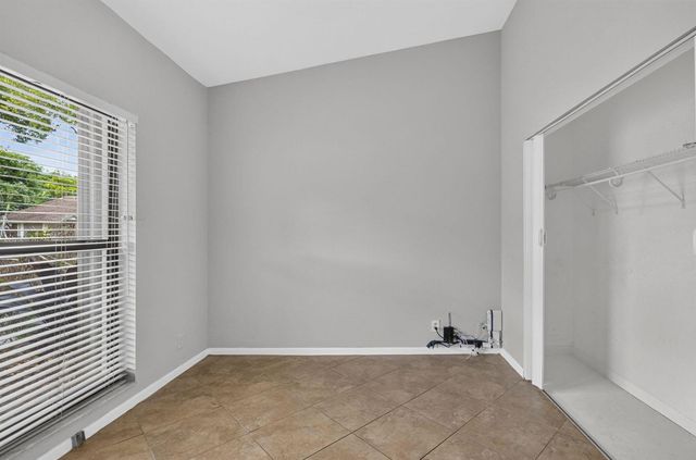 3076 S Oakland Forest Drive 503, Oakland Park, FL 33309