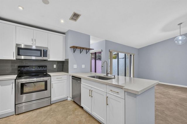 3076 S Oakland Forest Drive 503, Oakland Park, FL 33309