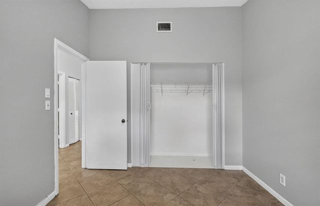 3076 S Oakland Forest Drive 503, Oakland Park, FL 33309