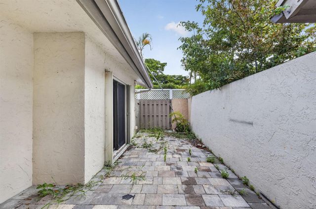 3076 S Oakland Forest Drive 503, Oakland Park, FL 33309