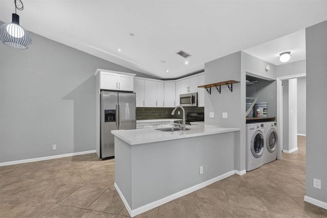 3076 S Oakland Forest Drive 503, Oakland Park, FL 33309