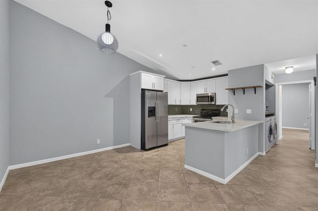 3076 S Oakland Forest Drive 503, Oakland Park, FL 33309