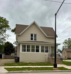 700 W LINCOLN AVENUE, Oshkosh, WI 54901