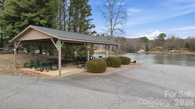 5969 Gold Creek Estate Drive, Hickory, NC 28601
