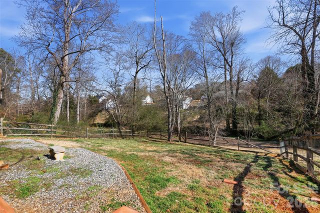 5969 Gold Creek Estate Drive, Hickory, NC 28601