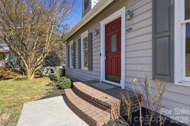 5969 Gold Creek Estate Drive, Hickory, NC 28601