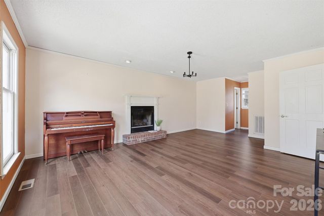 5969 Gold Creek Estate Drive, Hickory, NC 28601