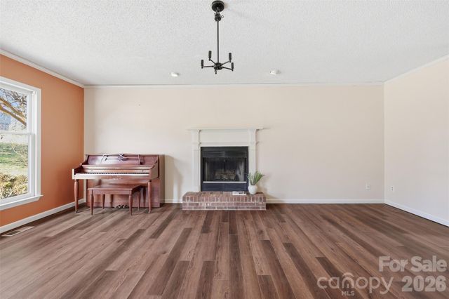 5969 Gold Creek Estate Drive, Hickory, NC 28601