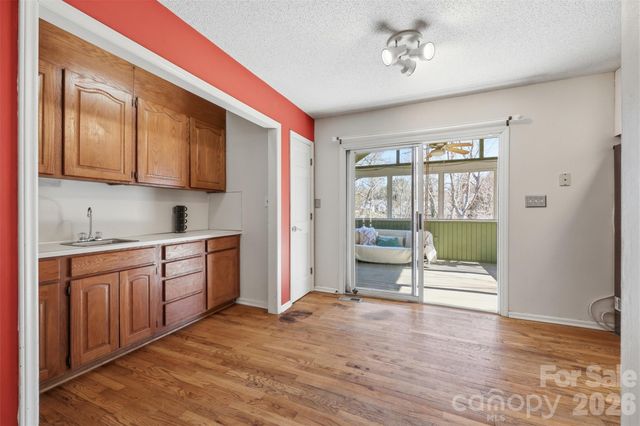 5969 Gold Creek Estate Drive, Hickory, NC 28601