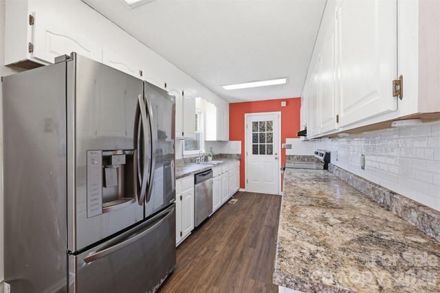 5969 Gold Creek Estate Drive, Hickory, NC 28601