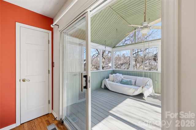 5969 Gold Creek Estate Drive, Hickory, NC 28601