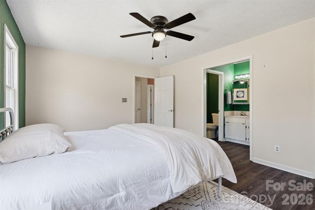 5969 Gold Creek Estate Drive, Hickory, NC 28601