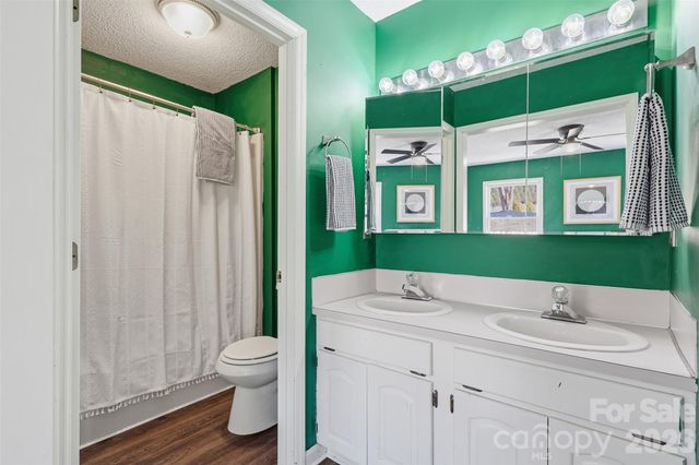 5969 Gold Creek Estate Drive, Hickory, NC 28601