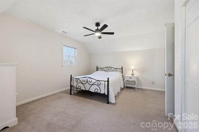 5969 Gold Creek Estate Drive, Hickory, NC 28601