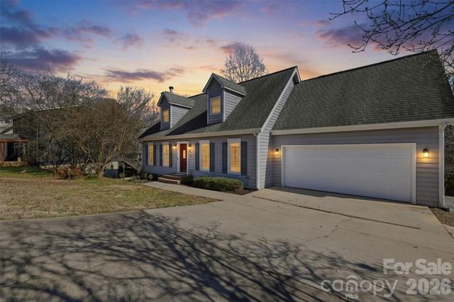 5969 Gold Creek Estate Drive, Hickory, NC 28601