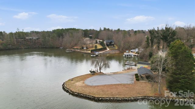 5969 Gold Creek Estate Drive, Hickory, NC 28601