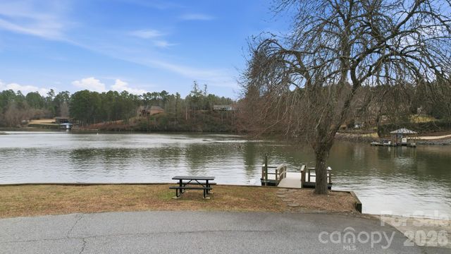 5969 Gold Creek Estate Drive, Hickory, NC 28601