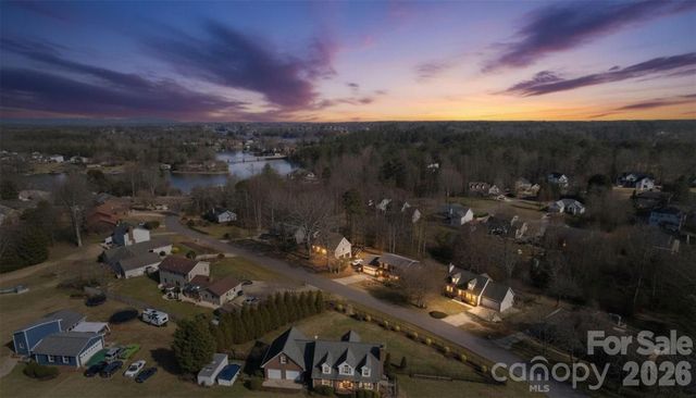 5969 Gold Creek Estate Drive, Hickory, NC 28601