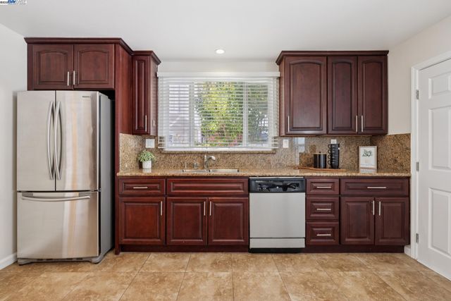2643 99th Ave, Oakland, CA 94605