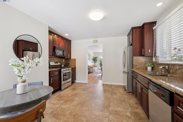 2643 99th Ave, Oakland, CA 94605