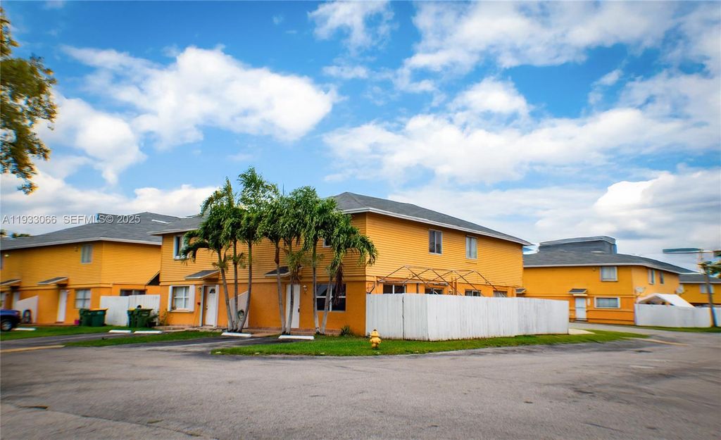 67 NE 12th Ave 67, Homestead, FL 33030