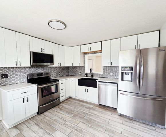 123 Helen Court, Delaware, OH 43015