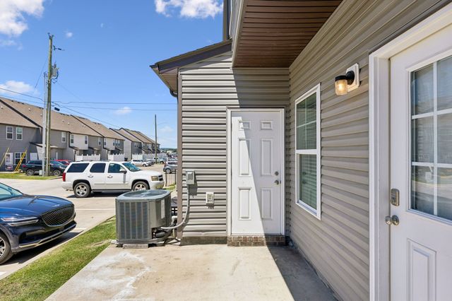 410 Rick McCormick Dr, La Vergne, TN 37086