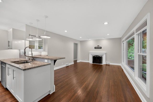 7125 N Longacre ROAD, Fox Point, WI 53217