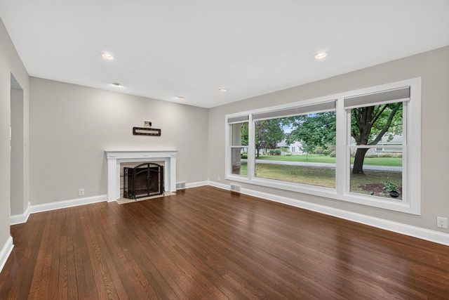 7125 N Longacre ROAD, Fox Point, WI 53217
