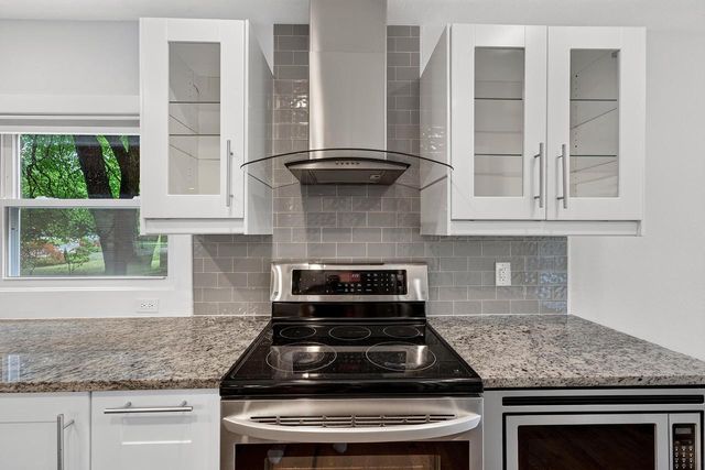 7125 N Longacre ROAD, Fox Point, WI 53217