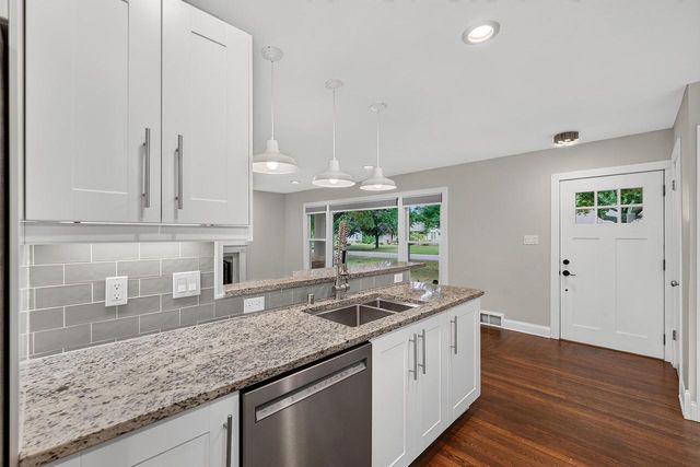 7125 N Longacre ROAD, Fox Point, WI 53217