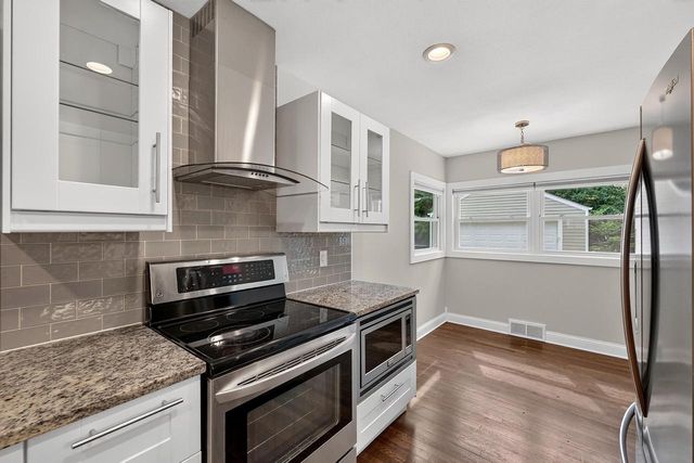 7125 N Longacre ROAD, Fox Point, WI 53217