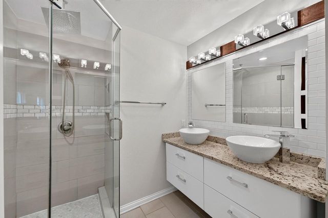 7125 N Longacre ROAD, Fox Point, WI 53217