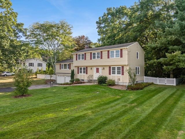 35 Bullard St, Walpole, MA 02081