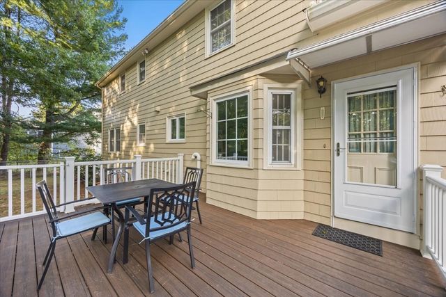 35 Bullard St, Walpole, MA 02081