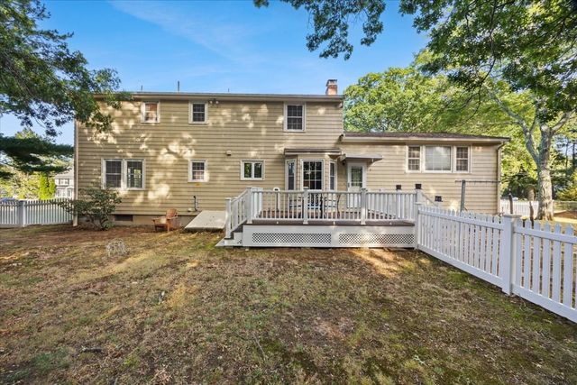 35 Bullard St, Walpole, MA 02081