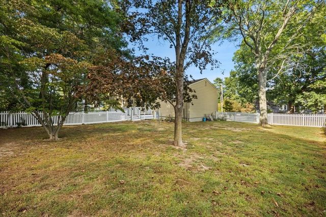 35 Bullard St, Walpole, MA 02081