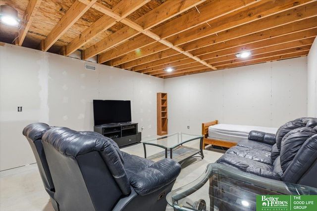 7901 S 24th Street, Bellevue, NE 68147