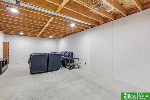 7901 S 24th Street, Bellevue, NE 68147