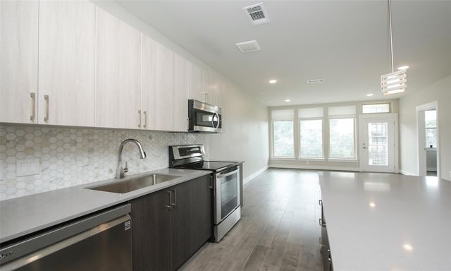 4819 Caroline Street 206, Houston, TX 77004