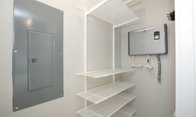 4819 Caroline Street 206, Houston, TX 77004