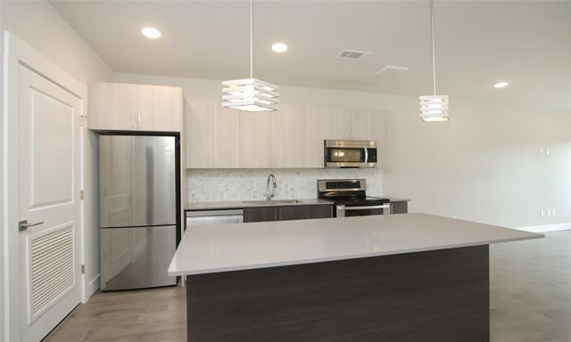 4819 Caroline Street 206, Houston, TX 77004