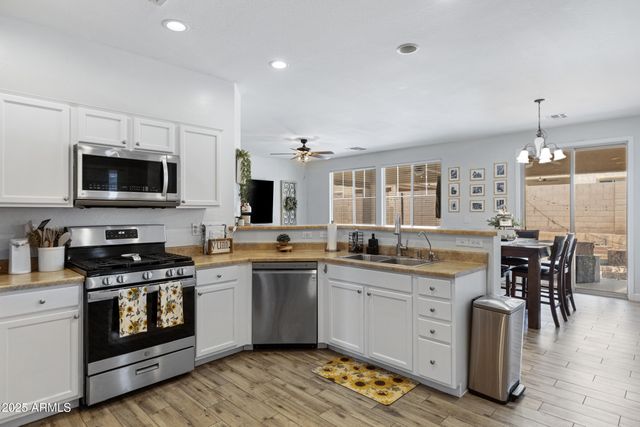 17292 W PINNACLE VISTA Drive, Surprise, AZ 85387