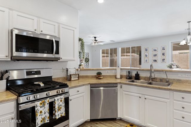 17292 W PINNACLE VISTA Drive, Surprise, AZ 85387