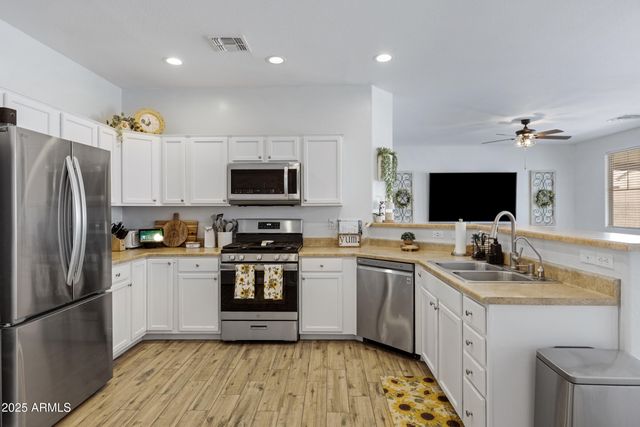 17292 W PINNACLE VISTA Drive, Surprise, AZ 85387