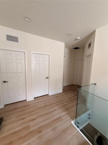 8640 NW 101st Pl, Doral, FL 33178