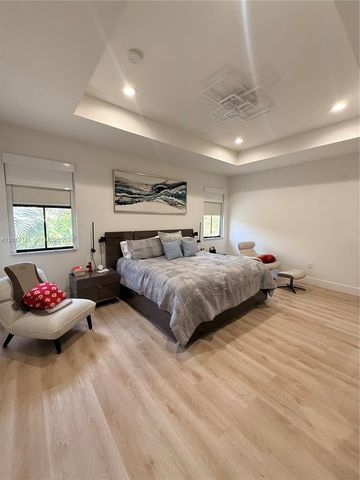 8640 NW 101st Pl, Doral, FL 33178