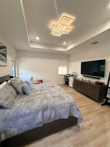8640 NW 101st Pl, Doral, FL 33178