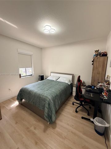 8640 NW 101st Pl, Doral, FL 33178