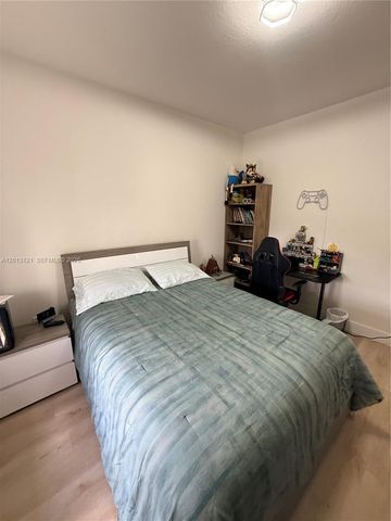8640 NW 101st Pl, Doral, FL 33178
